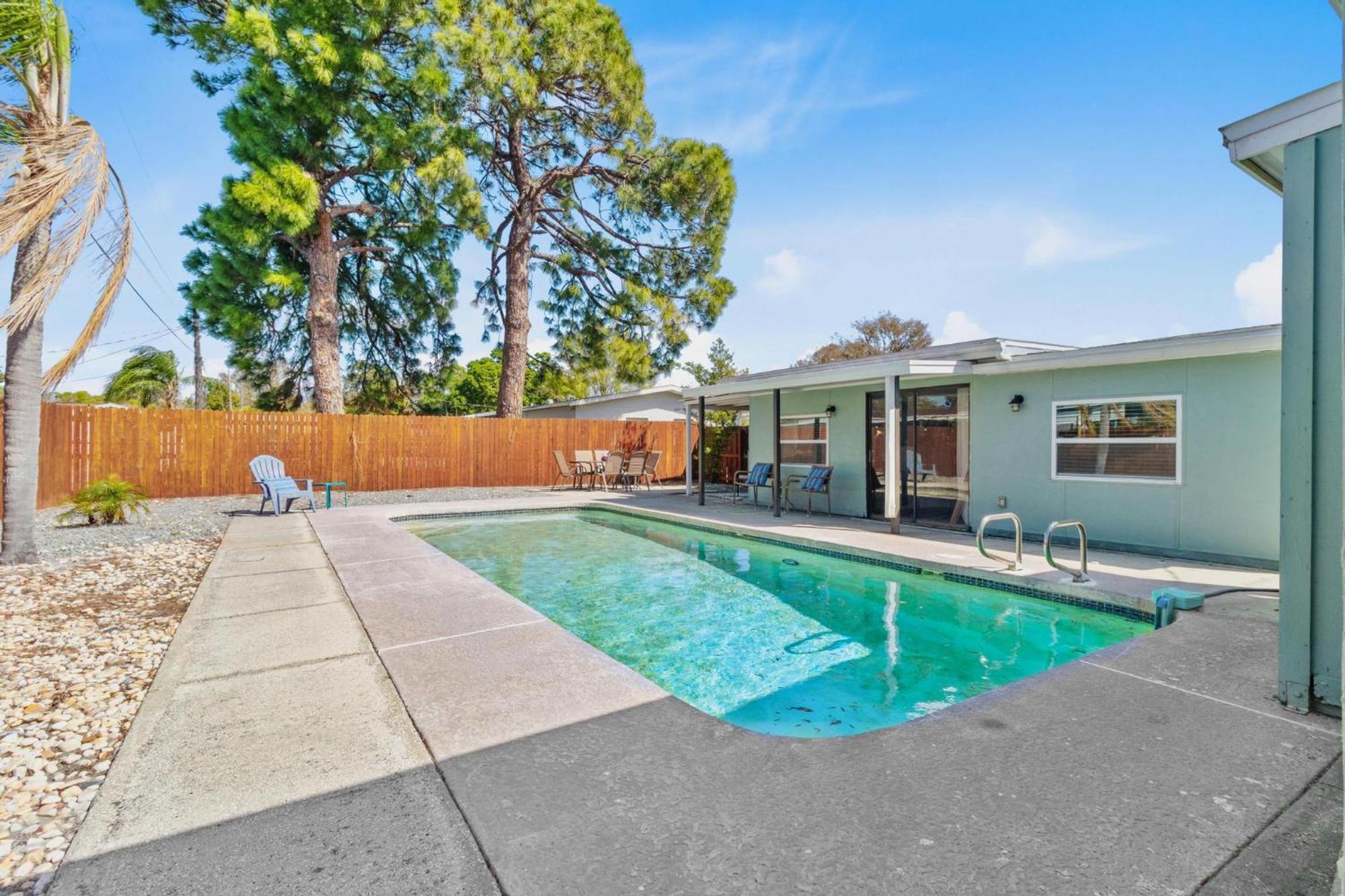 Relaxing Pool Home For Family Getaway Close To Tampa Zoo, Busch Gardens, Restaurants And Shopping! エクステリア 写真